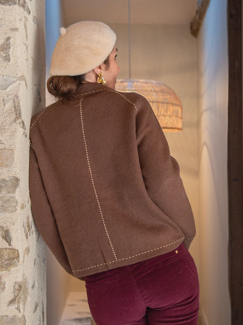 Gilet chocolat fausse couture blanche AMBRE