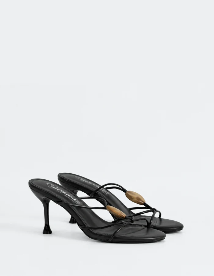 Camelie Black