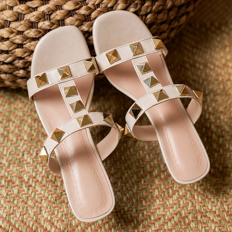 Women's 7 - 10 cm White Heeled Sandal with Studded Rivets