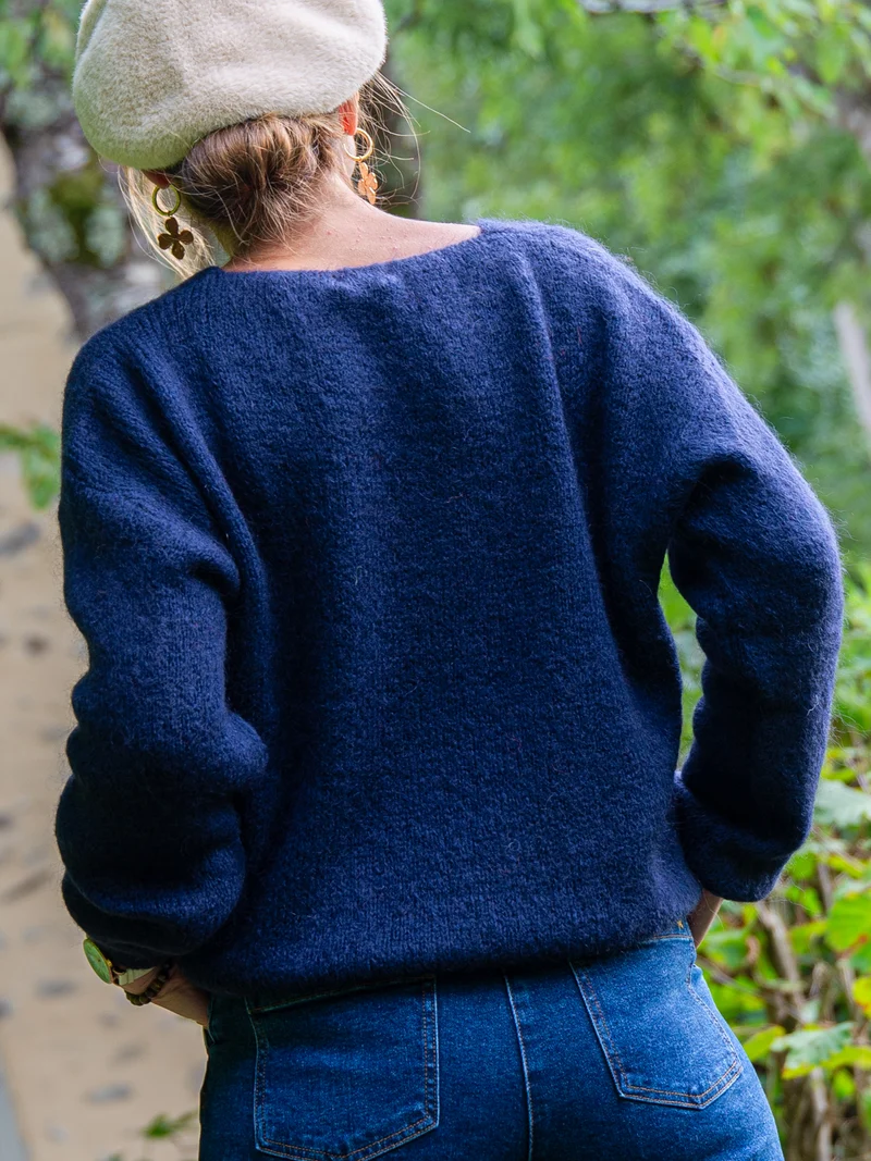 Pull bleu marine en maille col V NADEGE