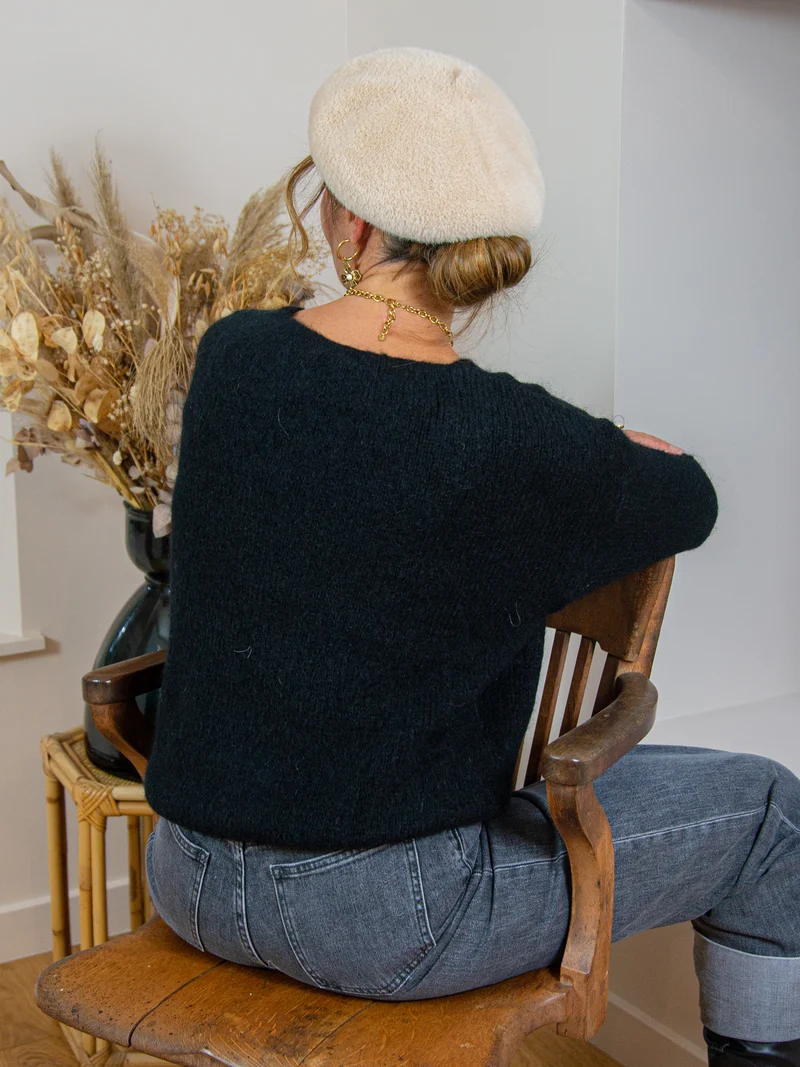 Pull noir en maille col V NADEGE