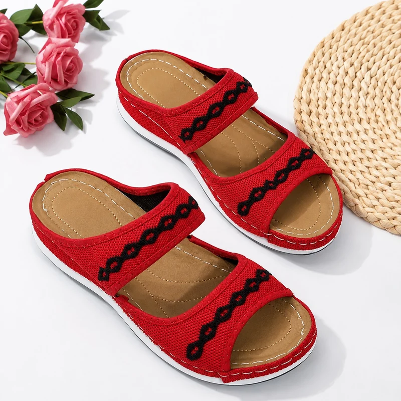 Women's Orthopedic Sandal with Pattern on the Straps