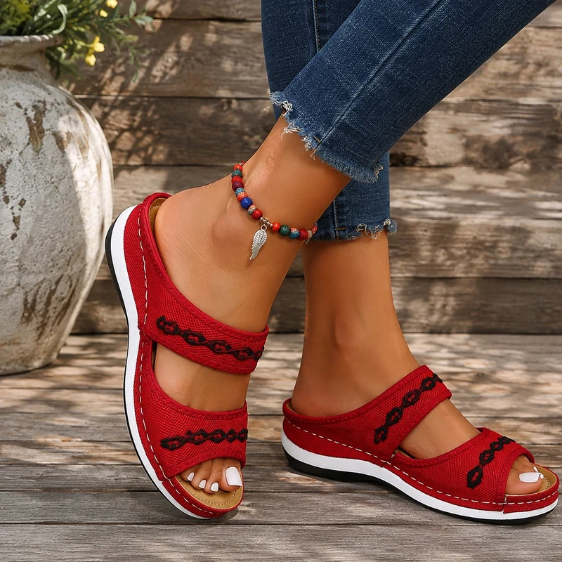 Women's Orthopedic Sandal with Pattern on the Straps
