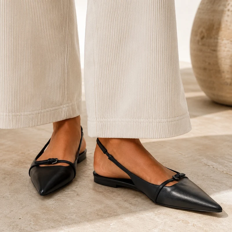Stylish Black Sandal with Pointed Toe