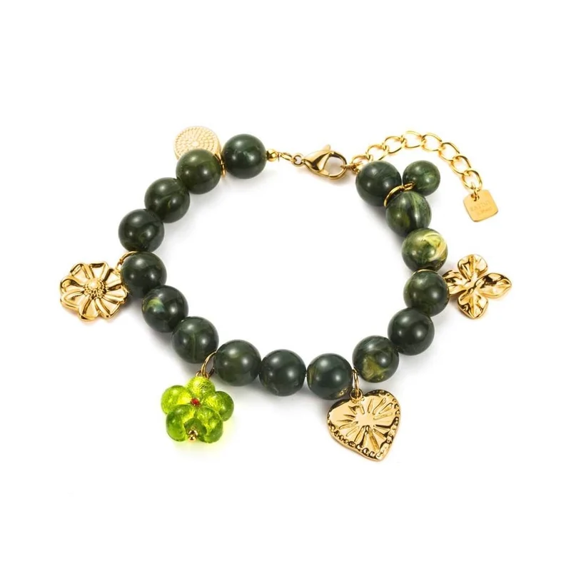 Bracelet perles kaki et doré avec breloques fleurs et cœur doré