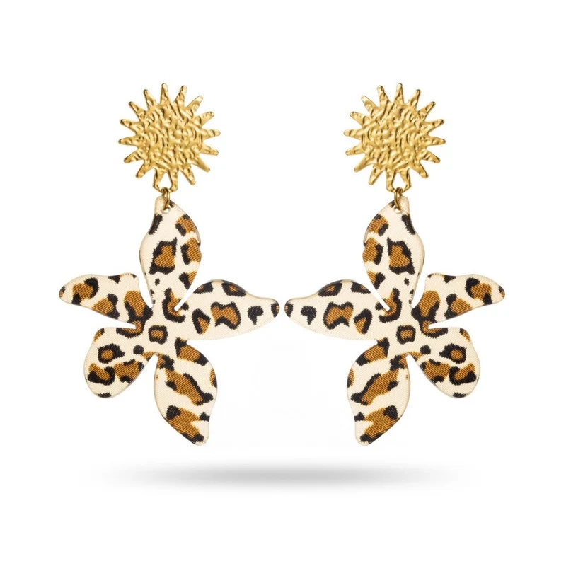 Boucles d’oreilles dorées soleil martelé et fleur léopard en résine