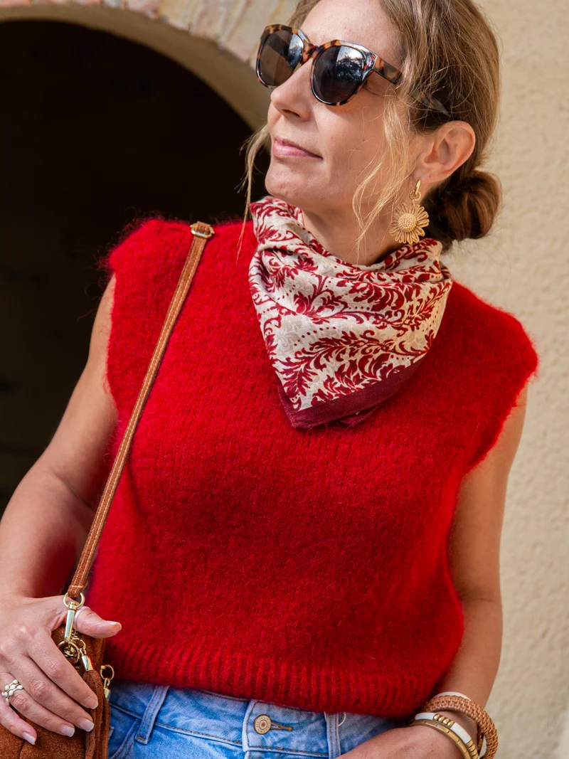 Pull sans manche rouge foncé col rond ARIELLA