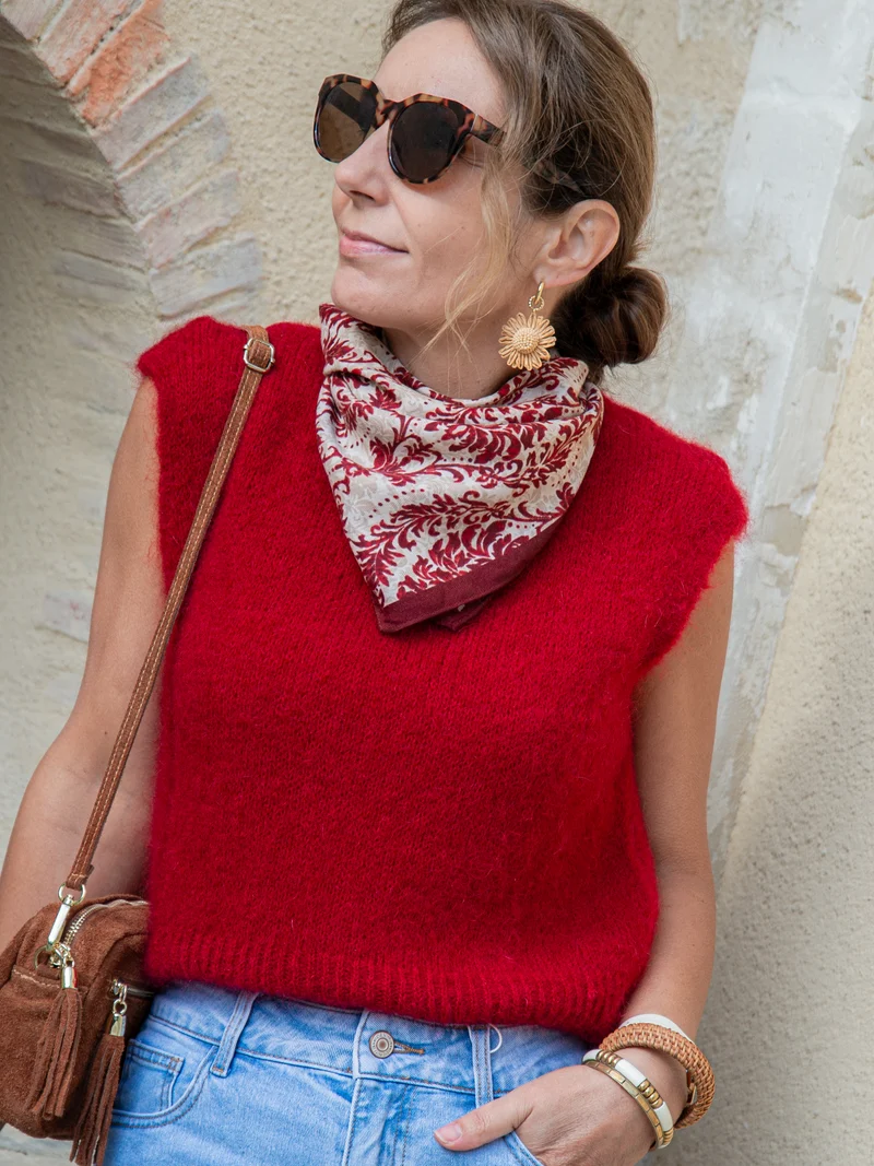 Pull sans manche rouge foncé col rond ARIELLA