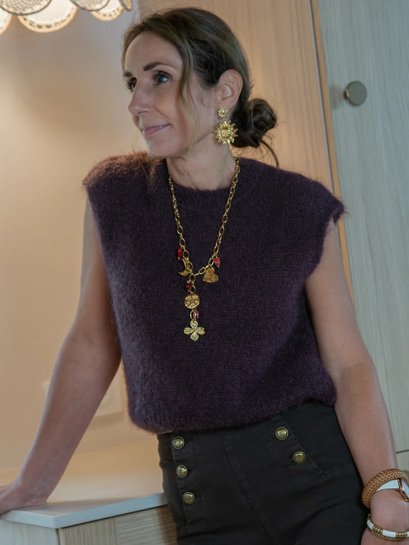 Pull sans manche chocolat col rond ARIELLA