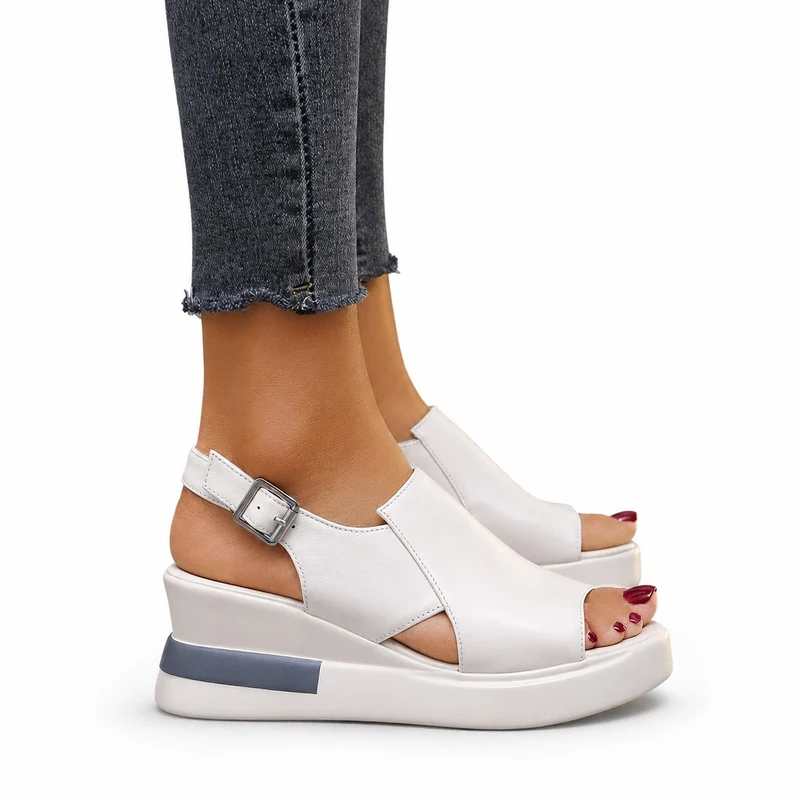 Chic and Comfortable Women's Sandal with Heel Strap