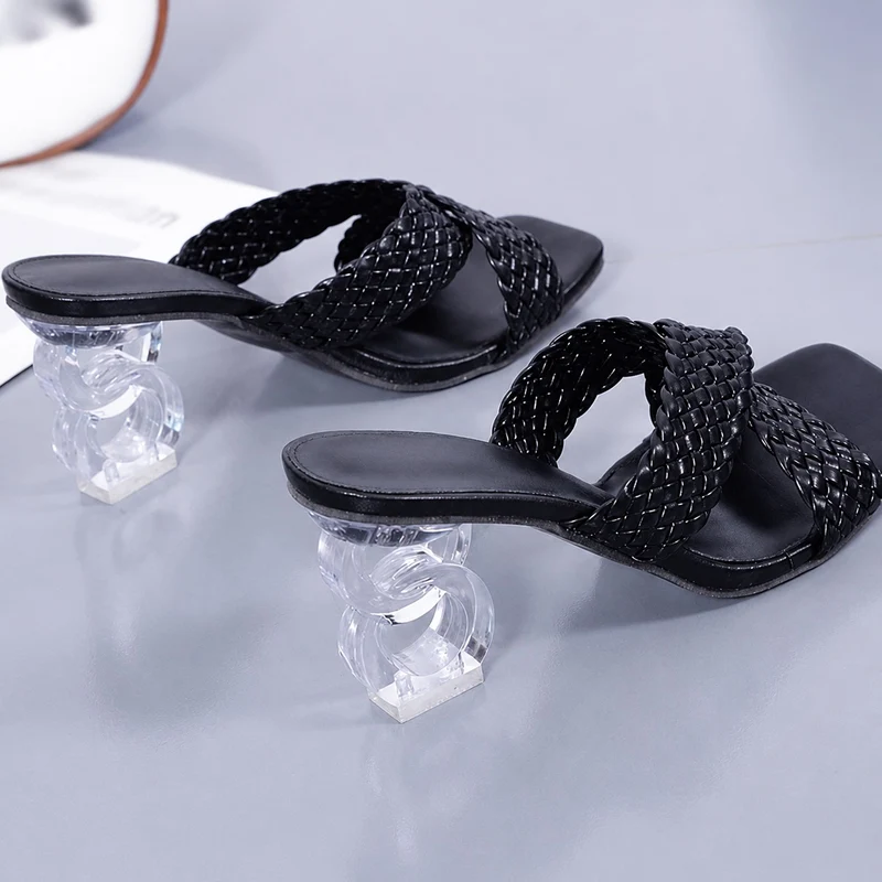 Women's Heeled Sandal with Crossed and Braided Straps