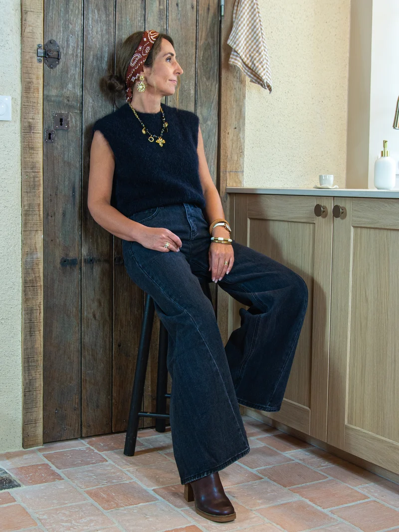 Pull sans manche noir col rond ARIELLA