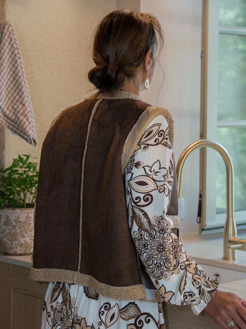 Veste sans manche chocolat mouton retourné ALIZEE