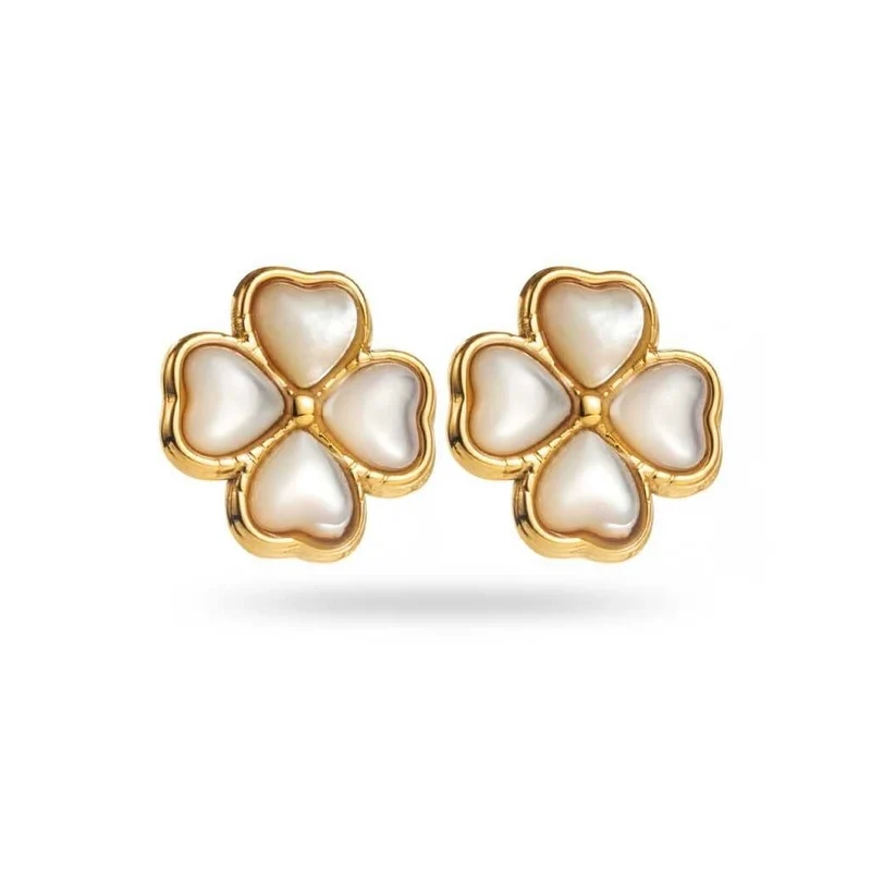 Boucles d’oreilles dorées trèfle nacré – 1,6 cm