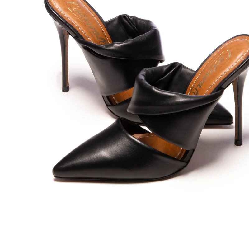 Liv Black Leather