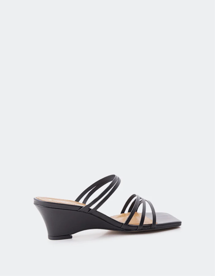 Muelle Black Leather