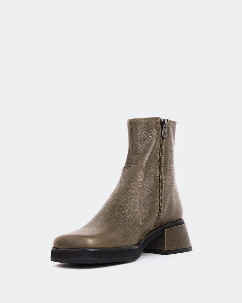 Lamarck Khaki Leather