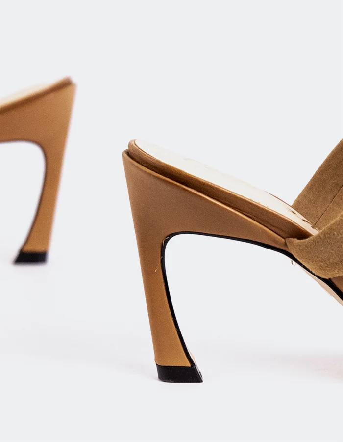 Yrina Camel Suede