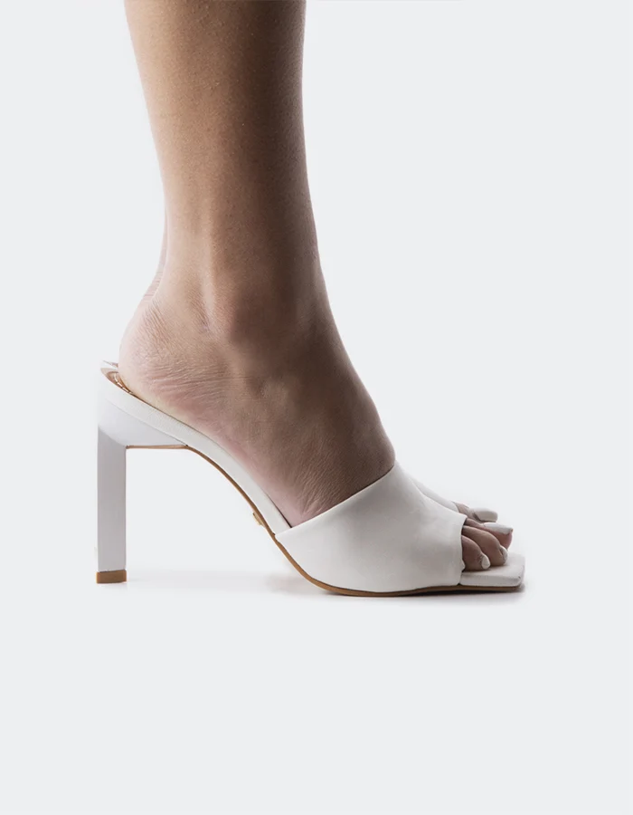 Malbec White Leather