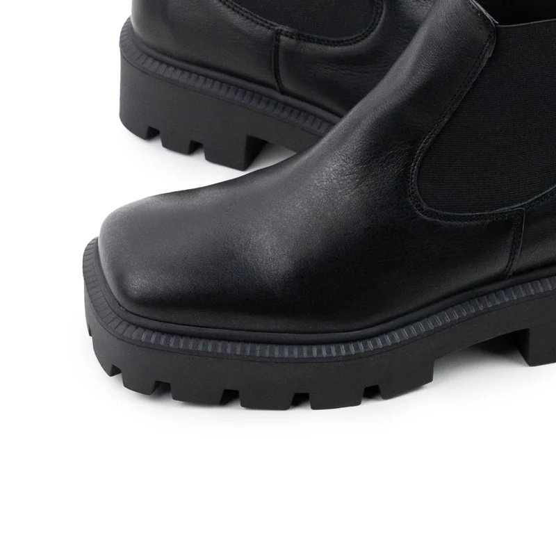 Ritchie Black Leather