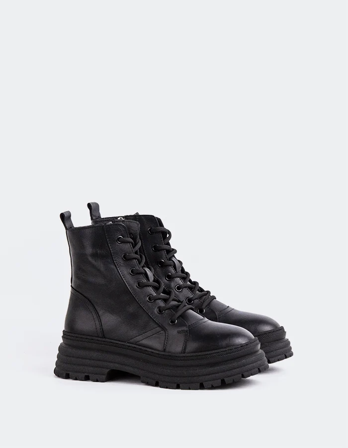 Eucles Black Leather
