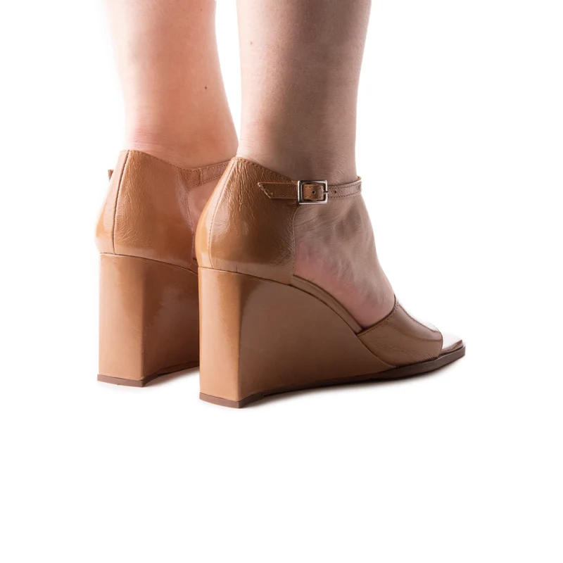 Mariposa Camel Leather