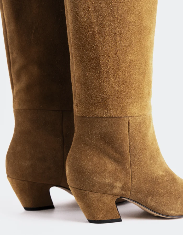Renesme Camel Suede