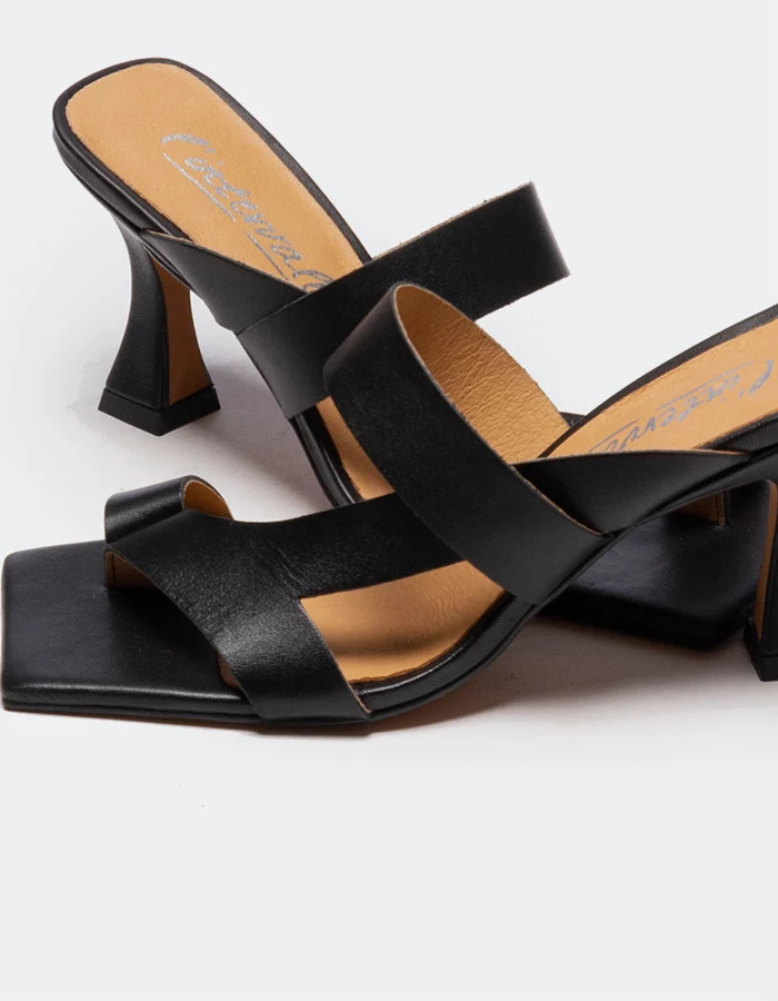 Vica Black Leather