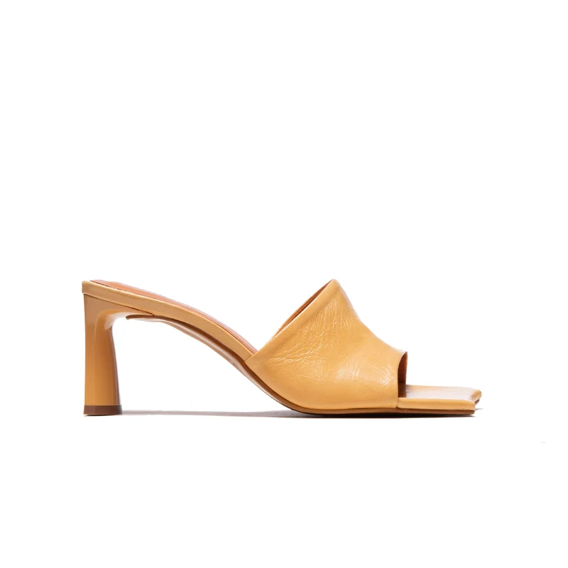 Singer Nude Leather