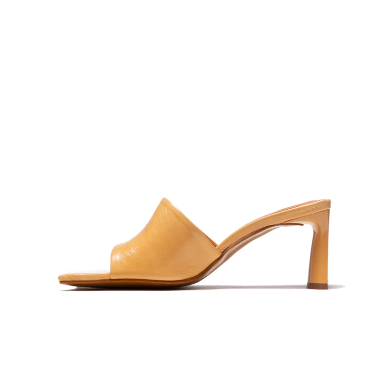 Singer Nude Leather