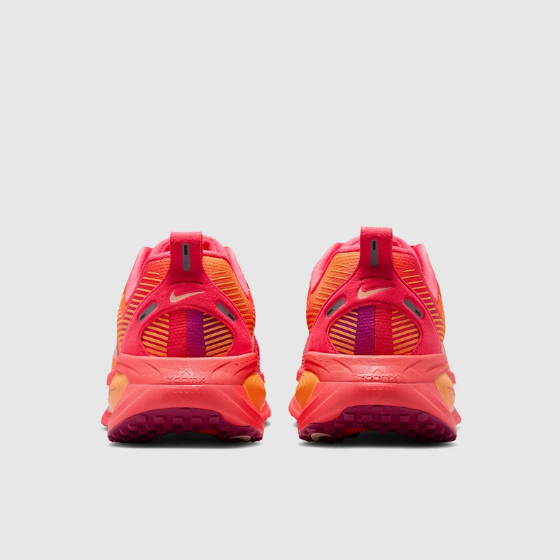 Nike Womens Vomero 18 SE