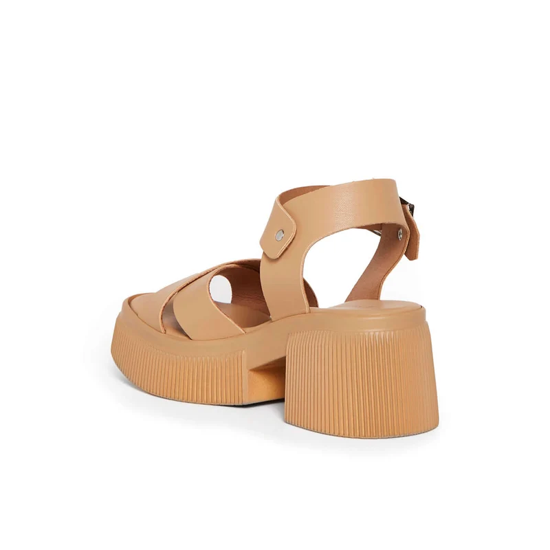 UMBERTA CAMEL