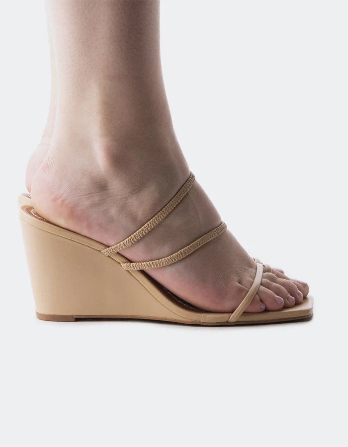 Karavi Tan Leather