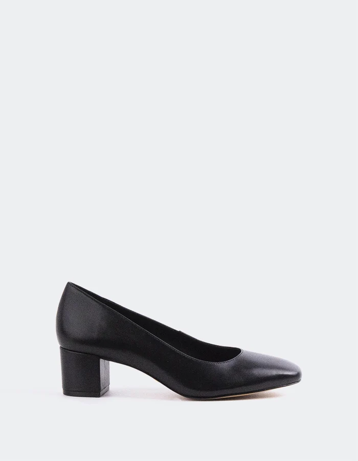 Raynan Black Leather