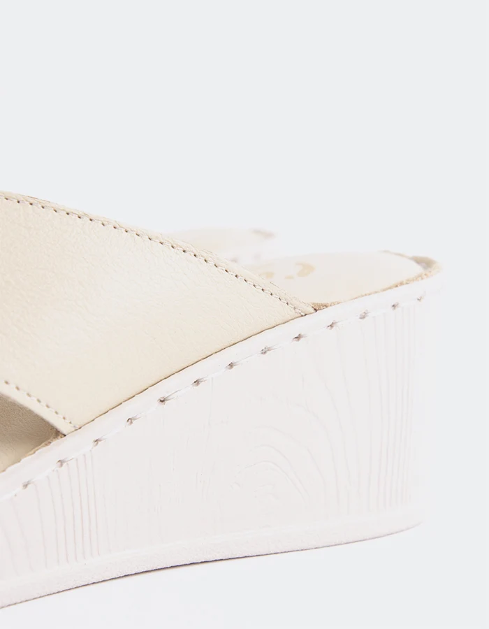Govina Taupe Leather